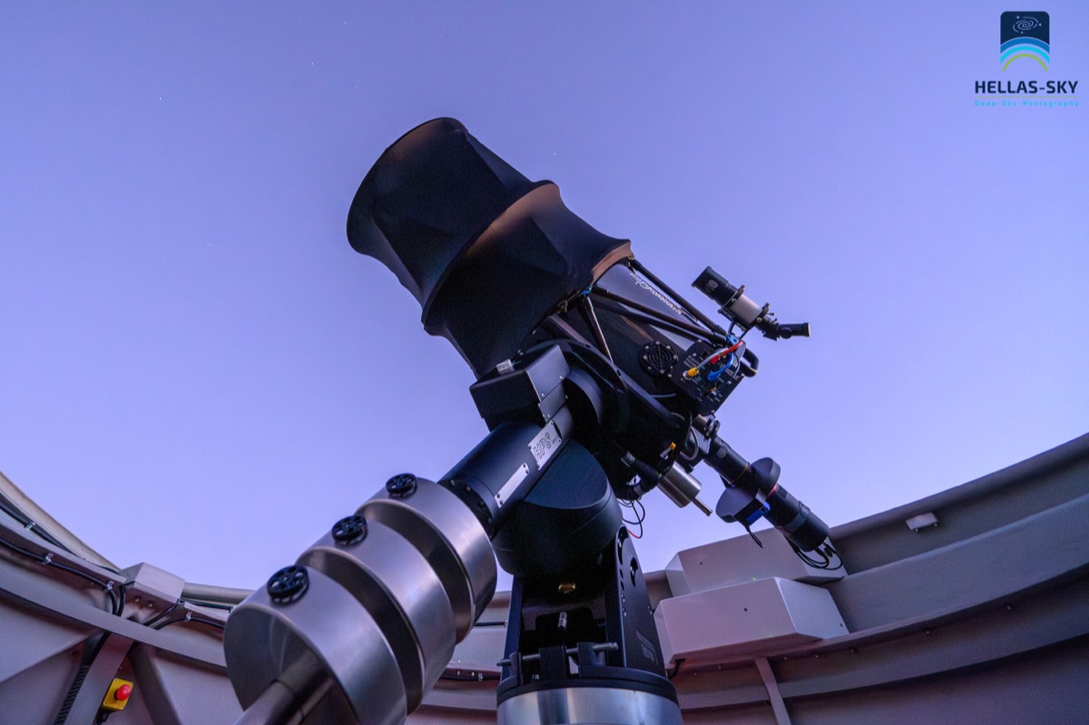 Telescope on its mount under the dome at Hellas-Sky